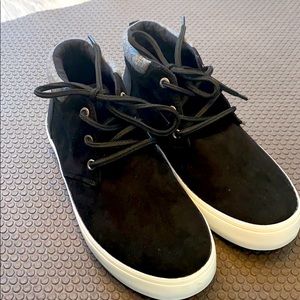 Boy’s Old Navy Sneakers